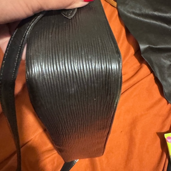 LV Epi black Shoulder Bag - Picture 5 of 16